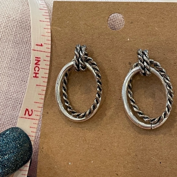 💐5/25 silver tone open double hoop texture modern earrings - Picture 4 of 6
